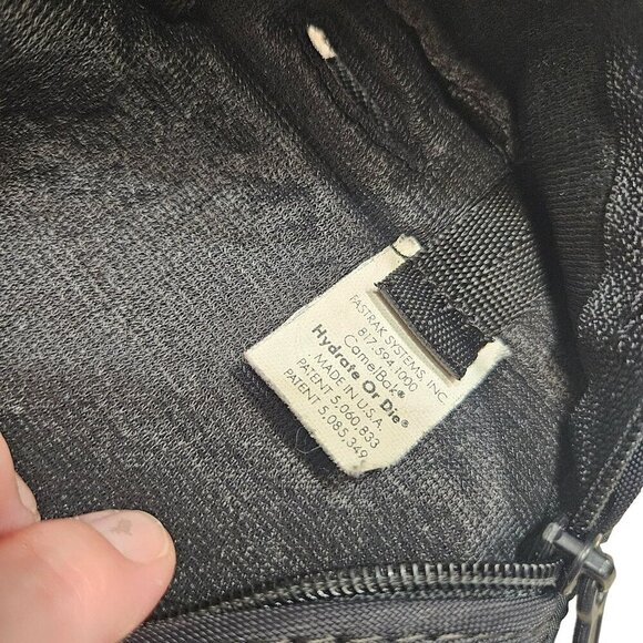 CamelBak‎ Zoid Hydration Pack With Zipper Pocket & Straps Black lightweight - Picture 3 of 8